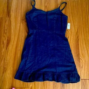 Cute denim dress, new with tags. Size Medium